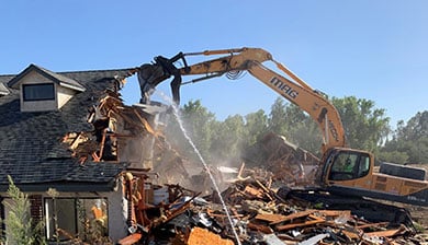 Mag Engineering specializes in the efficient demolition of houses using state-of-the-art excavators.